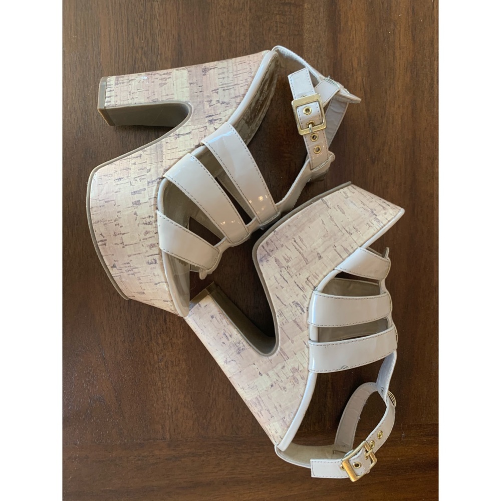 Platform nude sandal